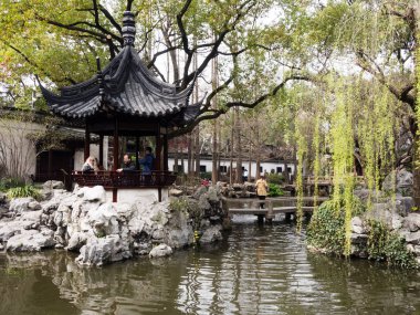 Klasik Çin bahçede ilkbahar