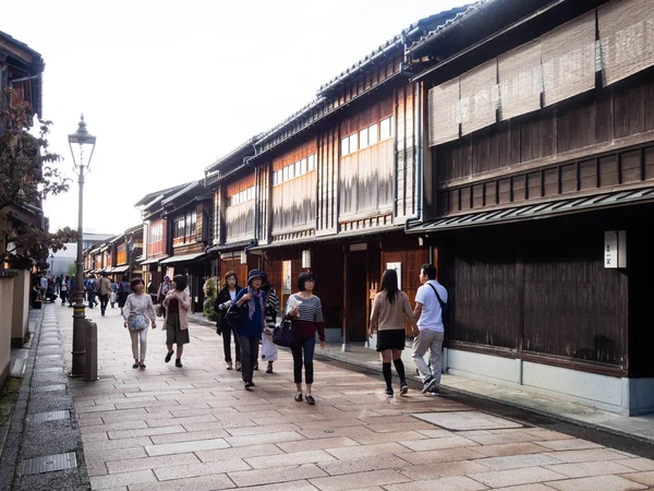 Kanazawa Japão Setembro 2015 Turistas Passeando Longo Das Filas Casas — Fotografia de Stock