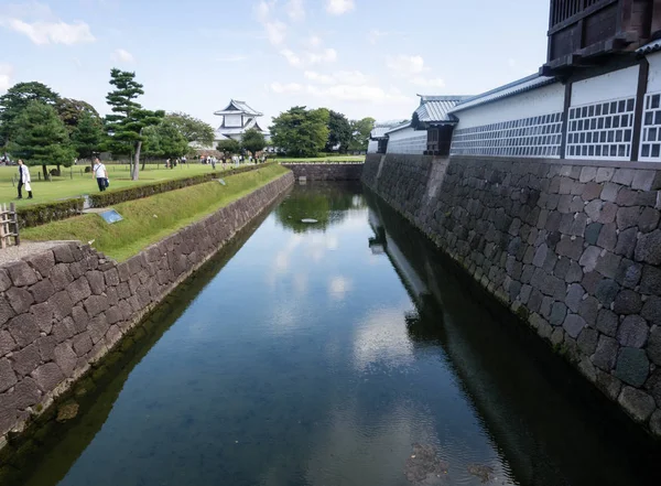 Kanazawa Japan September 2015 Tourists Walking Moat Historic Kanazawa Castle — Stock Photo, Image