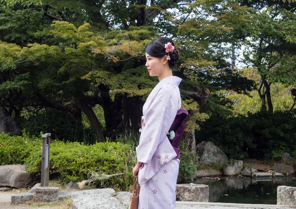 Киото Япония Сентября 2015 Года Молодая Девушка Цветном Кимоно Парке — стоковое фото