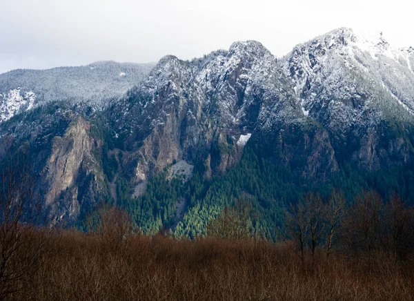 Pierwszy Śnieg Nad Mount Niedaleko North Bend — Zdjęcie stockowe