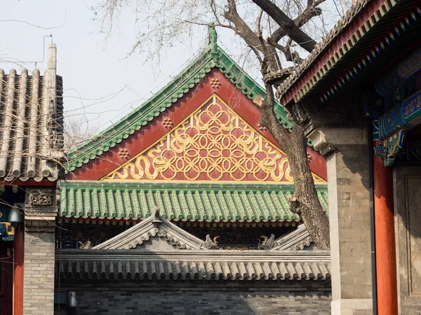 Çatı süsleme ve Prens Gong konakta, Beijing yeşil kiremit ile klasik Sarayı