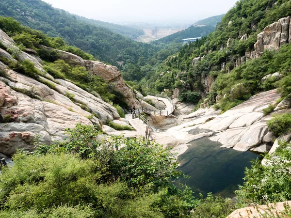 Kutsal Songshan dağlarda akış su