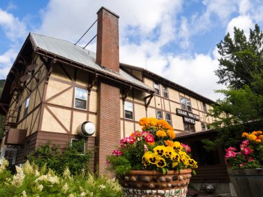 Essex, Montana - 7 Temmuz 2016: Izaak Walton Inn, Buzul Ulusal Parkı yakınlarındaki tarihi otel