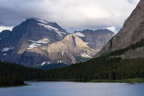 Salida Del Sol Sobre Lago Swiftcurrent Zona Muchos Glaciares Del — Foto de Stock