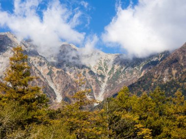 Kamikochi Vadisi sonbaharın başlarında - Nagano Bölgesi, Japonya