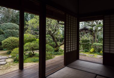 Kitsuki, Japonya - 31 Ekim 2016: Isoya samuray konutunda bahçeli geleneksel Japon evi