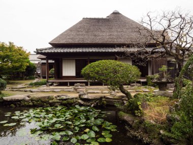 Kitsuki, Japonya - 31 Ekim 2016: Ohara konutu, tarihi şato kenti Kitsuki 'de bahçesi olan eski samuray evi