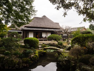 Kitsuki, Japonya - 31 Ekim 2016: Ohara konutu, tarihi şato kenti Kitsuki 'de bahçesi olan eski samuray evi