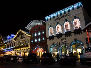 Leavenworth, WA - 27 Aralık 2015: Leavenworth Bavyera tarzı köyde Noel ışığı