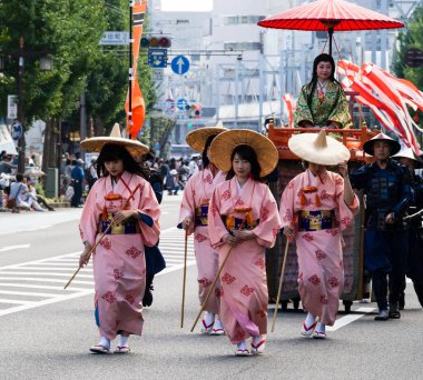 Gifu, Japonya - 4 Ekim 2015: 59. yıllık Nobunaga Festivali Gifu şehrinin sokaklarında yeniden canlandırma töreni düzenledi