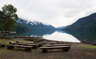 Kış aylarında Olimpiyat Ulusal Parkı 'nda Hilal Gölü