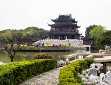 Suzhou, Çin - 21 Mart 2016: Ruiguang pagoda parkındaki klasik Çin bahçesi