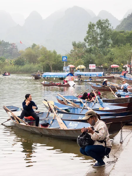 Хуонг Шон Вьетнам Марта 2016 Года Лодка Пути Перфуме Пагоду — стоковое фото