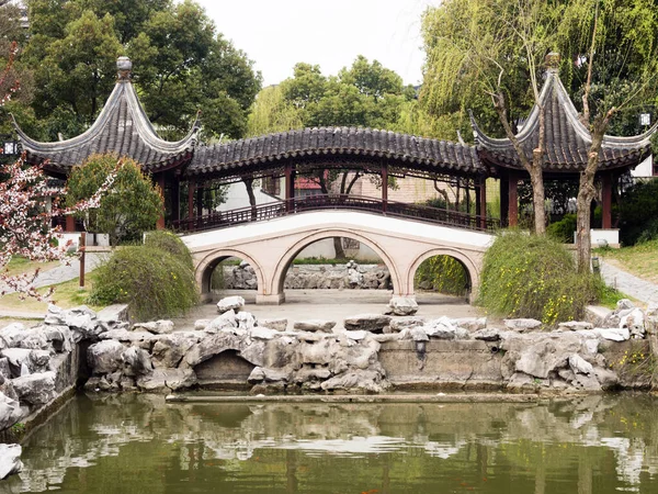Overdekte Brug Klassieke Chinese Tuin Suzhou — Stockfoto