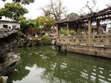 Suzhou, Çin - 23 Mart 2016: Lion Grove Garden 'da İlkbahar, klasik bir Çin bahçesi ve Suzhou' daki Unesco Dünya Mirası 'nın bir parçası