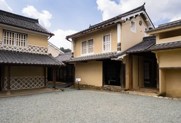 2013年3月3日 平成25年3月3日 歴史ある内子町の江戸時代の商家 上芳賀屋敷の中庭 — ストック写真