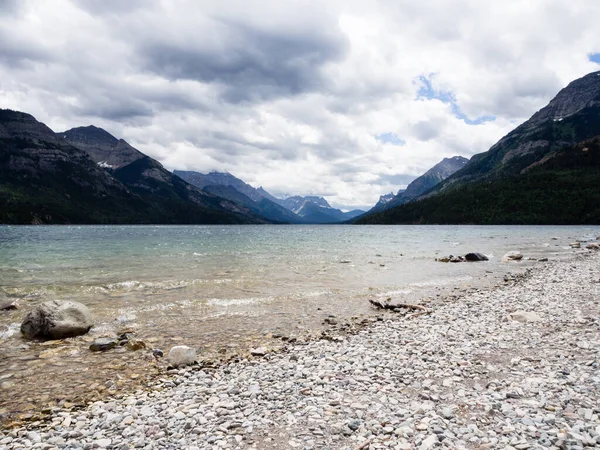 Άνω Waterton Lake Στο Waterton Lakes Εθνικό Πάρκο Καναδάς — Φωτογραφία Αρχείου