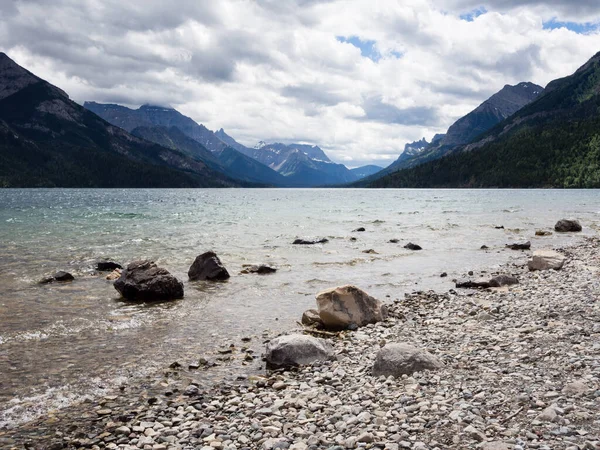 Άνω Waterton Lake Στο Waterton Lakes Εθνικό Πάρκο Καναδάς — Φωτογραφία Αρχείου