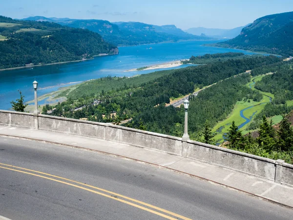 Crown Point Vista House, Oregon, ABD 'den Columbia River Gorge' un panoramik manzarası