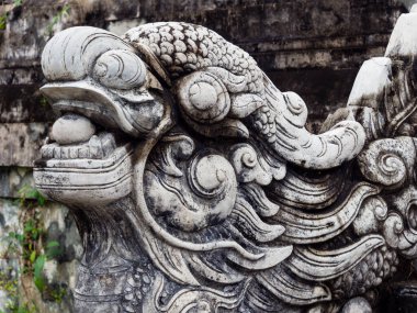 Bir Vietnam aslanı olan Nghe heykeli kutsal yerlere ve evlere yerleştirilmiş efsanevi bir yaratıktır.