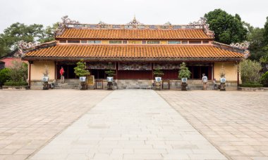 Hue, Vietnam - 12 Mart 2016: Hue, Hue İmparatorluğu 'nun mezarlarından biri olan Minh Mang' ın mezarında