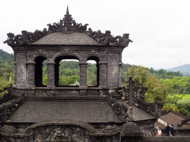 Hue, Vietnam - 12 Mart 2016: Hue Ding 'in İmparatorluk Mezarlarından biri olan Khai Ding Mezarı' nda bulunan Pavilion