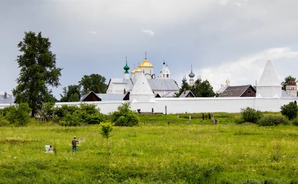 Artistas Trabajando Plein Air Frente Monasterio Pokrovsky Suzdal Rusia — Foto de Stock