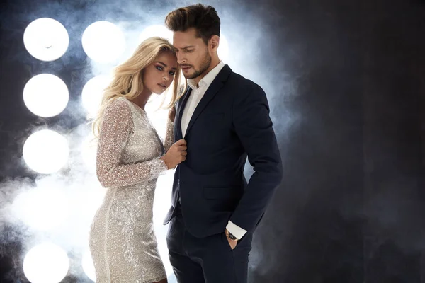 Sahne Alanı'nda poz çekici celeb Çift