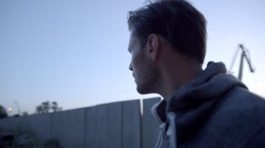 Yorgun atlet yorucu sonra dinlenme koşucu