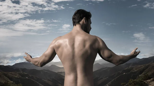 Hombre Guapo Musculoso Posando Playa —  Fotos de Stock