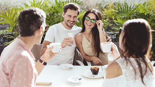Portrait of a group of people in the cafe — Stock Photo, Image