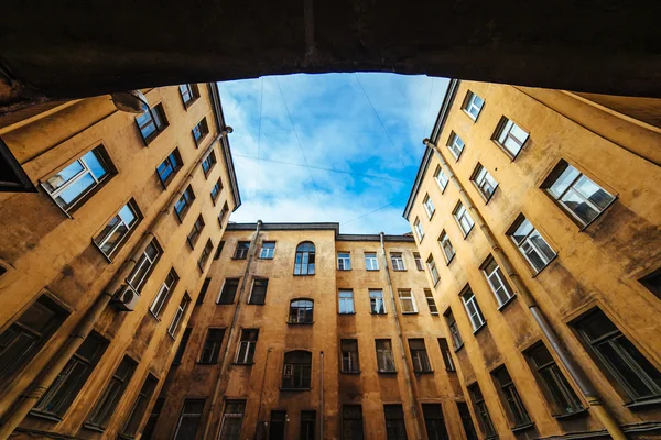 Eski avlu ve binalarda Merkezi St Petersburg, Rusya Federasyonu 