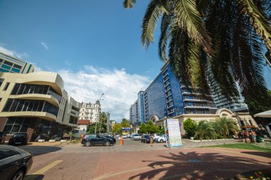 Soçi, Rusya - 1 Ağustos 2016. Sahilde otel.