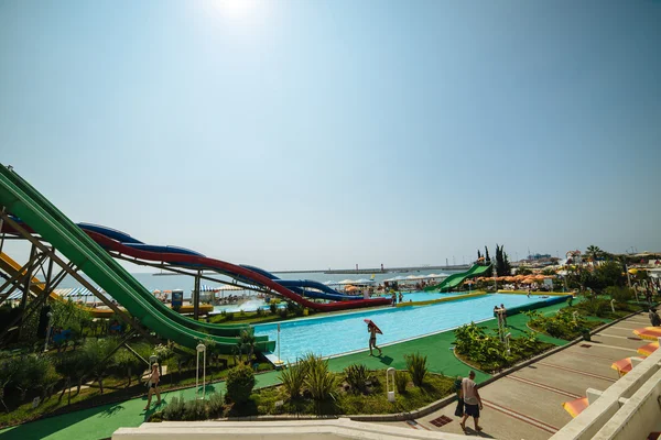 Soçi, Rusya - 1 Ağustos 2016. Aqua Park Rıhtımlar üzerinde — Stok fotoğraf