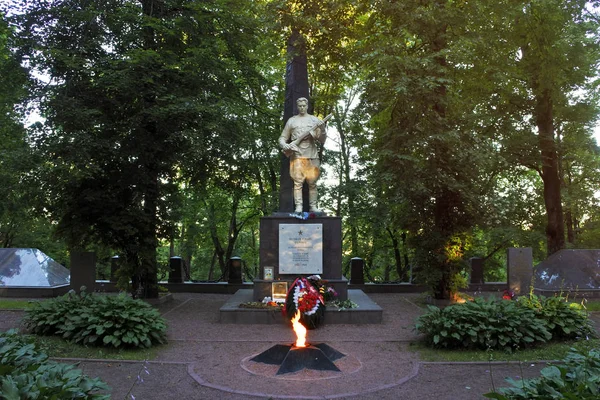 Saint-Petersburg, Federacja Rosyjska-29 lipca 2017 r. Pomnik bohaterów Wielkiej Wojny Ojczyźnianej w Krasnoje Selo, St. Petersburg — Zdjęcie stockowe