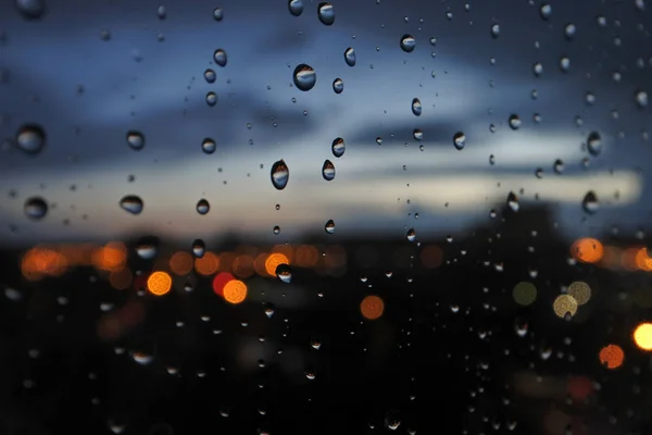 유리 위에 빗방울 — 스톡 사진