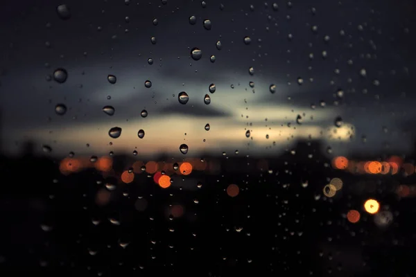 Gotas de chuva em vidro — Fotografia de Stock