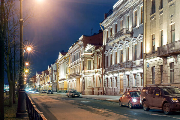 Особняки на Английской набережной в Петербурге
