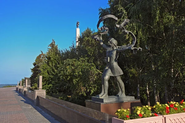 Denkmal Der Nähe Der Kinderbibliothek Uljanowsk — Stockfoto