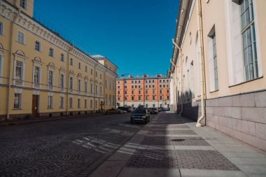 Aziz PETERSBURG, RUSSIA - 31 Mart 2020: Coronavirüs salgını sırasında Saint Petersburg. Boş sokak.