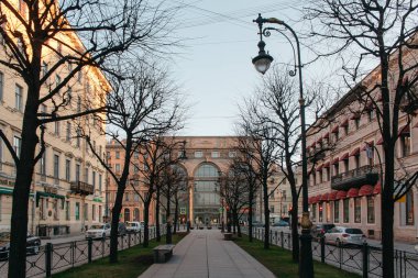 SAINT PETERSBURG, RUSYA - 15 Nisan 2020: Zara mağazası