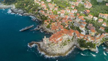 Havadan fotoğraf dron Tellaro, ünlü Ligurya köyü yakınlarında Cinqueterre tarih ile çekim
