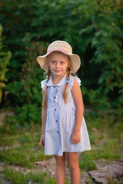 Portrait of smiling beautiful girl in hat, against green of summer park. Childhood. Summer time. — Stock Photo, Image