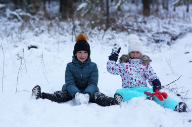 En güzel güzel kız kış kar günde yürür