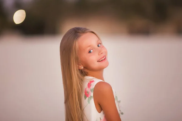 Portrait Une Belle Petite Fille Vacances — Photo