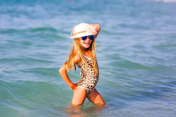 Portait Una Niña Guapa Las Vacaciones — Foto de Stock