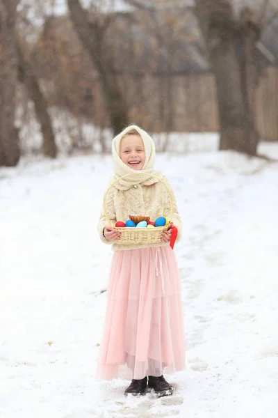 Chica Rusa Una Bufanda Nacional Con Ramas Sauce Sus Manos —  Fotos de Stock
