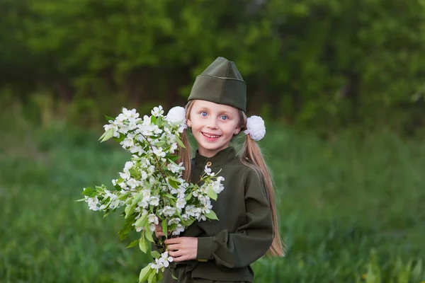Dívka Vojenské Uniformě Svátek Den Vítězství Května — Stock fotografie