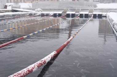 Kış Yüzme Havuzu kar yağışı